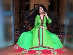 Rupsa Saha cleavage in green dress
